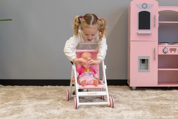 Optioneel: eigen naam op poppenbuggy