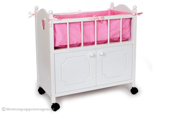 Poppenbedje met kast.