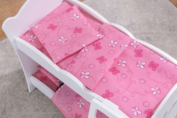 Inclusief beddengoed met vlinder motief.