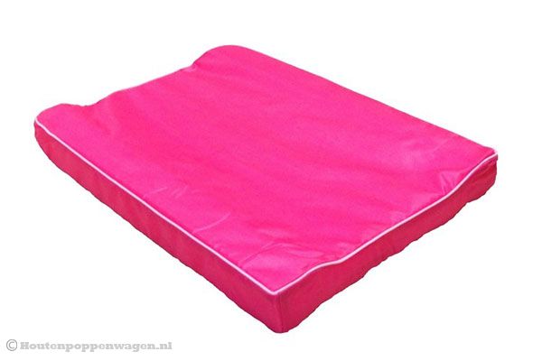 Roze aankleedkussen voor je babypop.