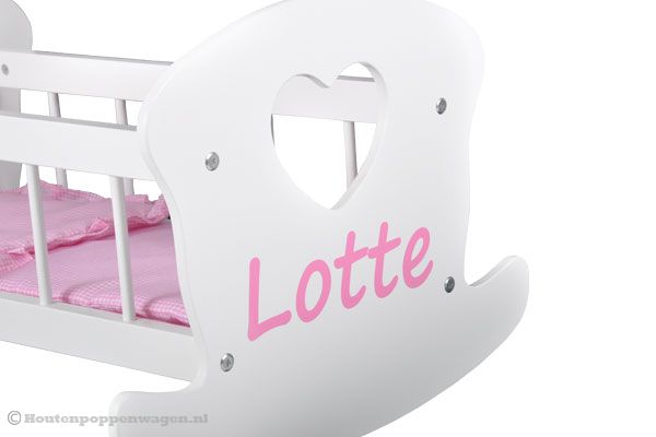 De roze naamsticker mag je zelf ergens plakken.